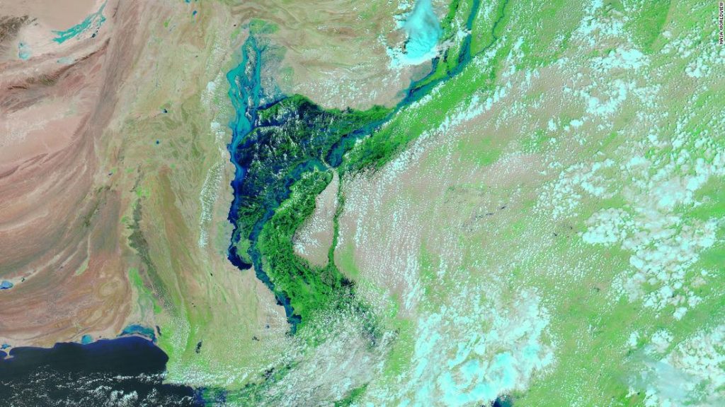 Le immagini satellitari hanno mostrato che il Pakistan ha allagato l'ultimo lago largo 100 km