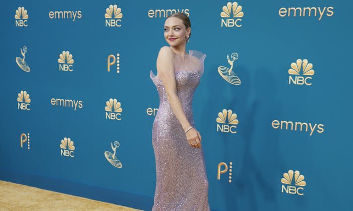 Amanda Seyfried arriva al 74° Primetime Emmy Awards lunedì 12 settembre 2022 al Microsoft Theatre di Los Angeles.  (Foto AP/Jae C. Hong)