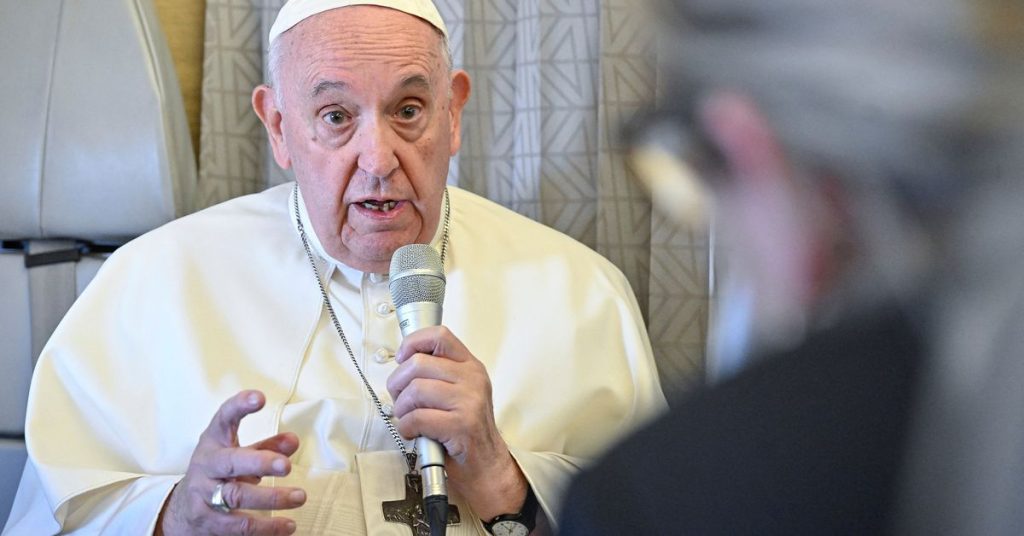 Il Papa afferma che fornire armi all'Ucraina è moralmente accettabile per l'autodifesa