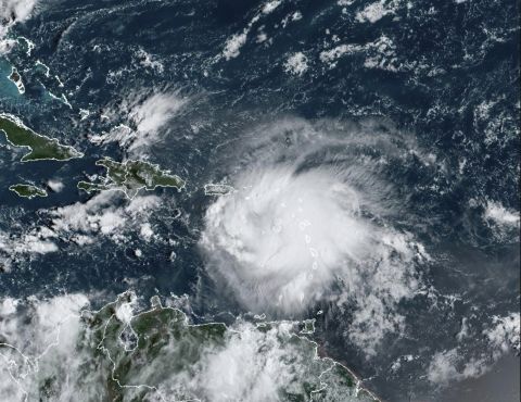 Questa immagine satellitare mostra l'uragano Fiona nei Caraibi domenica. 