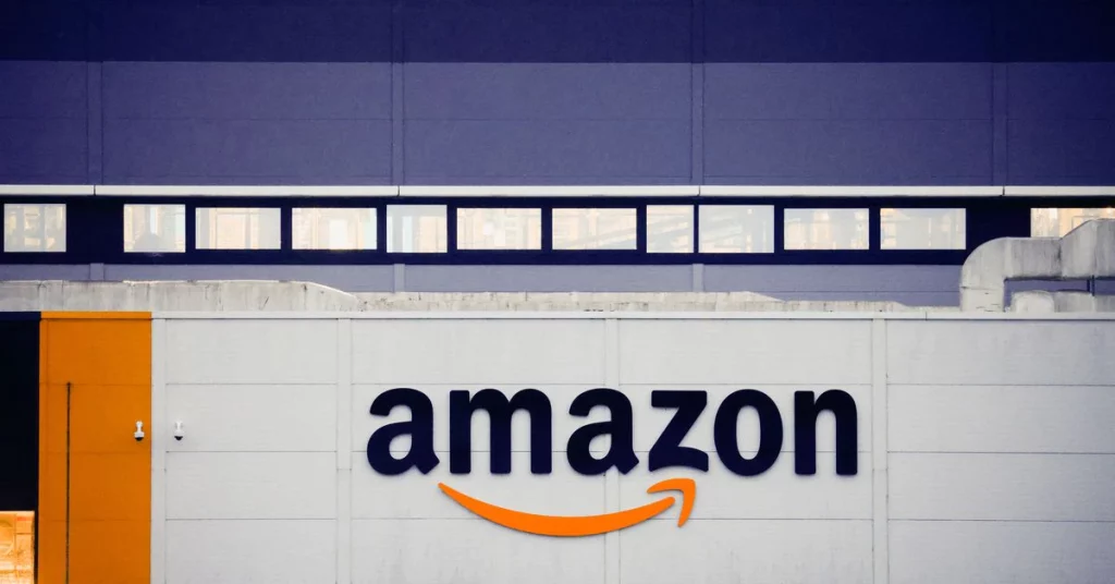 Amazon aumenta i salari orari per i magazzinieri e i trasporti