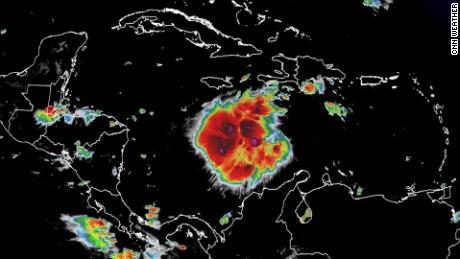 La tempesta tropicale Ian si intensifica nei Caraibi e si dirige verso la Florida
