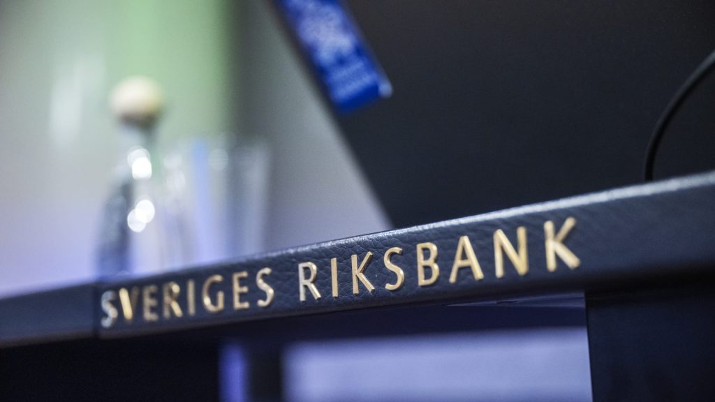 La banca centrale svedese alza i tassi di interesse di 100 punti base