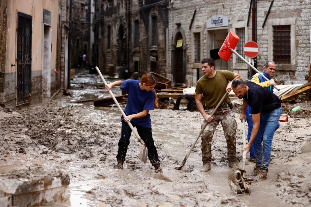 Nove morti dopo l'alluvione che ha colpito la regione italiana delle Marche