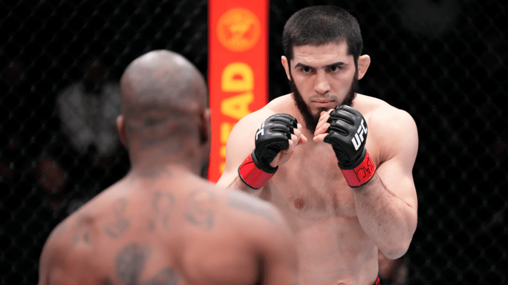UFC 280 - Charles Oliveira vs Islam Makhachev: carta di combattimento, risultati, orario d'inizio, quote, guida completa, storia