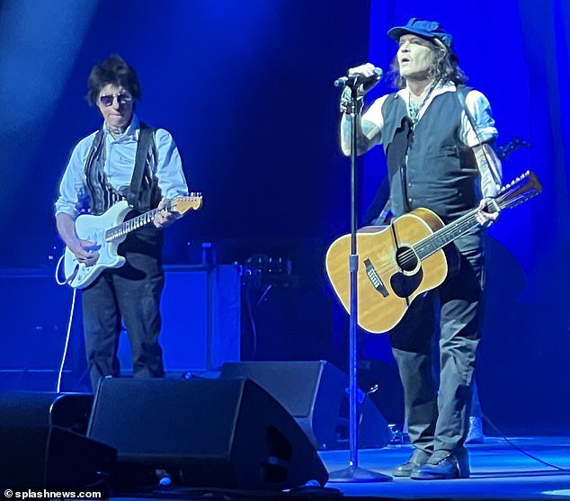 Hitmaker: Johnny era in tournée negli Stati Uniti con il cantante Jeff Beck dopo aver vinto una causa per diffamazione contro la sua ex moglie Amber Heard