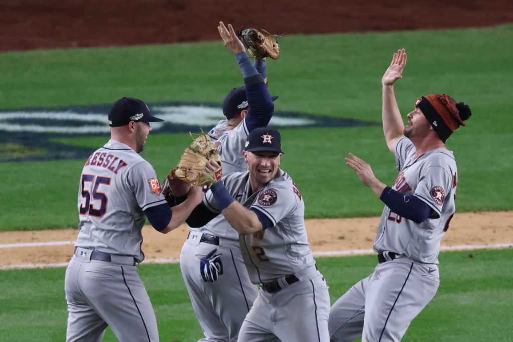 Astros supera gli Yankees in ALCS Game 4, una spazzata completa per raggiungere il 4° Campionato del Mondo in 6 stagioni