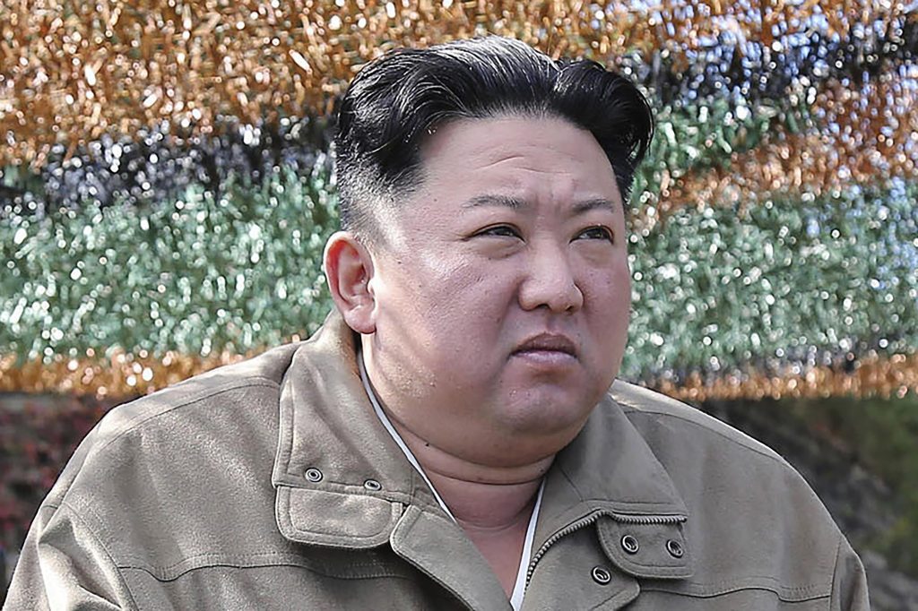 La Corea del Nord lancia missili in mare mentre gli Stati Uniti mettono in guardia sulle armi nucleari