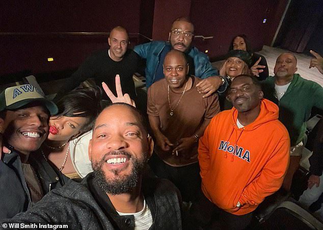 Amici famosi: Will Smith, 54 anni, ha continuato il suo ritorno alla recitazione lunedì quando ha condiviso una foto costellata di star dell'Emancipation Show con Rihanna, A$AP Rocky, Dave Chappelle, Tyler Perry e altri.