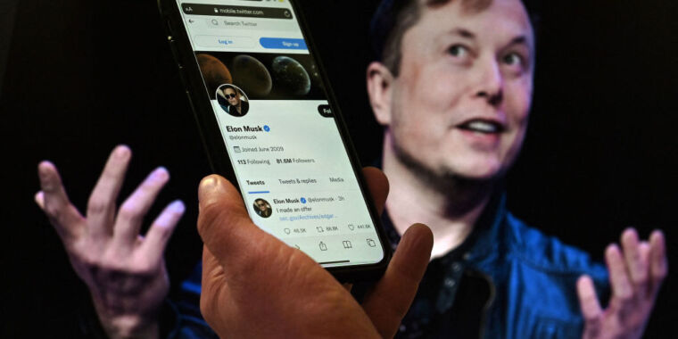 Musk escogita diversi trucchi per rendere redditizio Twitter