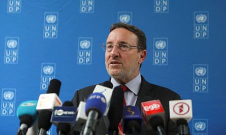 Achim Steiner, responsabile dello sviluppo globale delle Nazioni Unite, parla in una conferenza stampa.