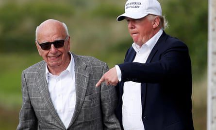 Donald Trump e Rupert Murdoch al Trump International Golf Links ad Aberdeen, in Scozia, nel 2016.