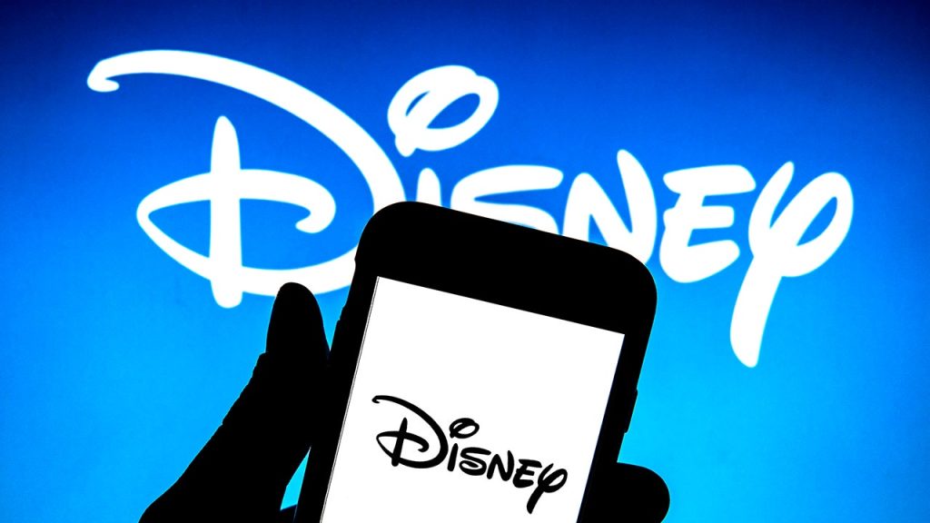 La Disney annuncia i licenziamenti imminenti, il blocco delle assunzioni per tagliare i costi nella nota interna del CEO Bob Chapek: rapporto