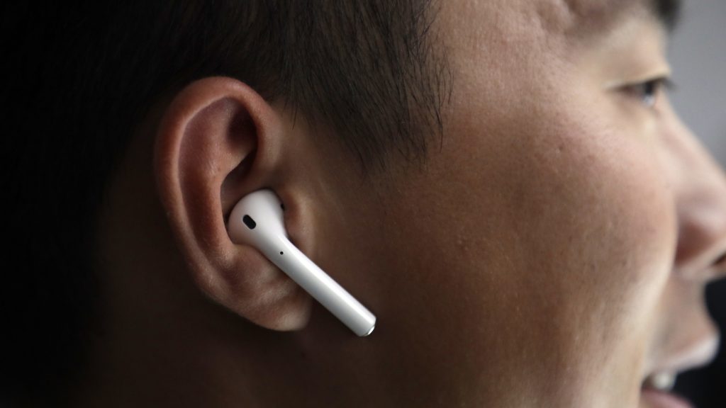 Dispositivi, luoghi rumorosi possono causare la perdita dell'udito in 1 miliardo di giovani: NPR