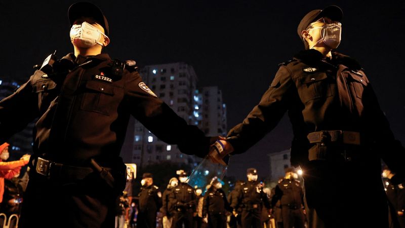 L'apparato di sicurezza cinese entra in azione per soffocare le proteste di Covid