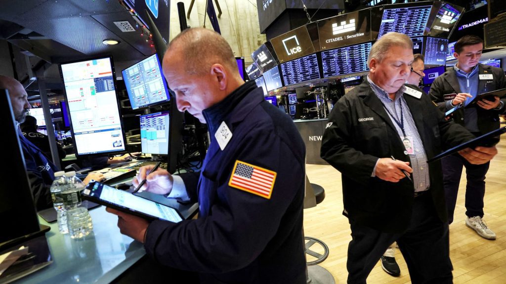 I futures S&P 500 sono stabili mentre Wall Street attende il discorso di Powell sull'economia