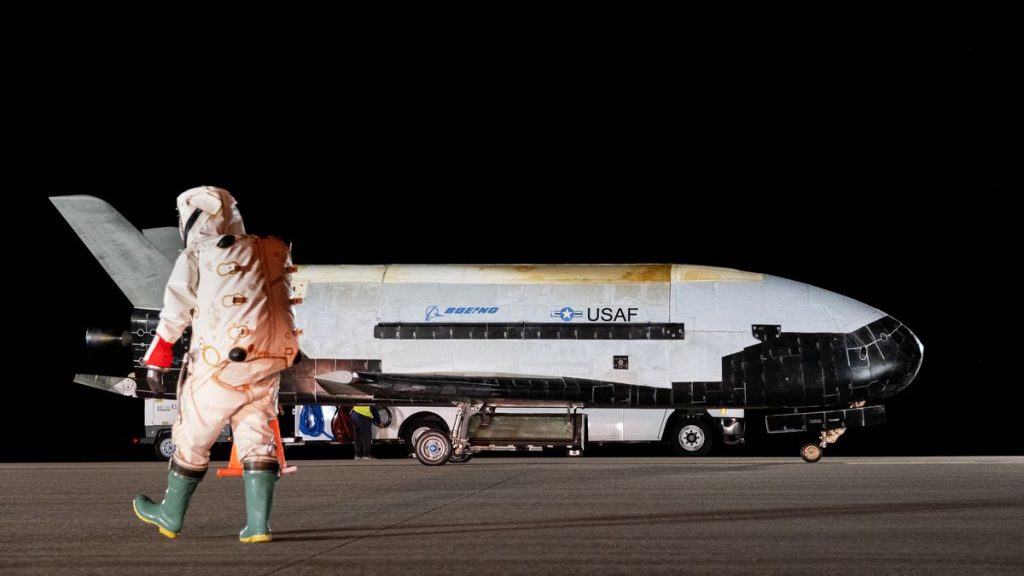Il boom sonico squarcia la Florida quando lo Space Force X-37B torna a casa