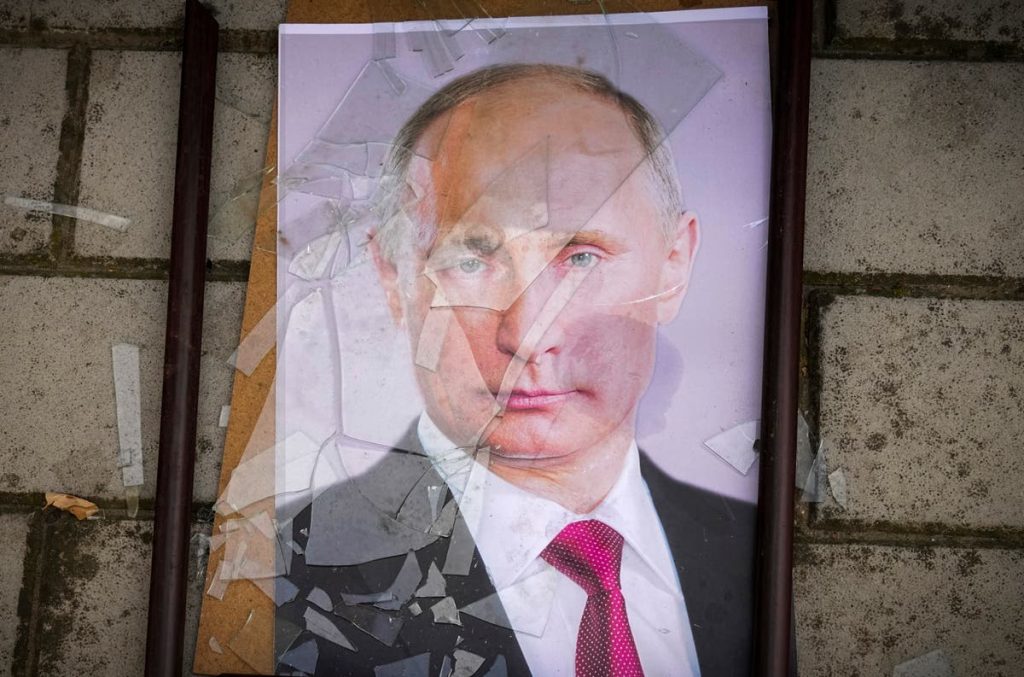 L'aiutante di Zelensky afferma che Vladimir Putin "vive nella paura per la sua vita mentre l'esercito si ritira"