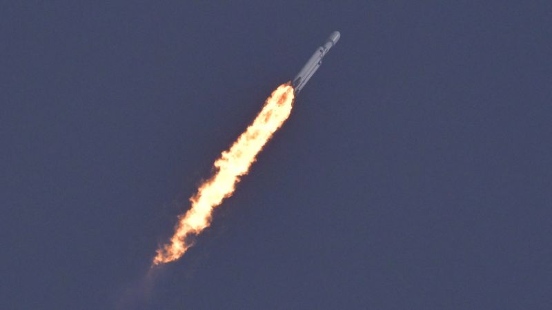 Lancio del Falcon Heavy, il razzo SpaceX più potente del mondo