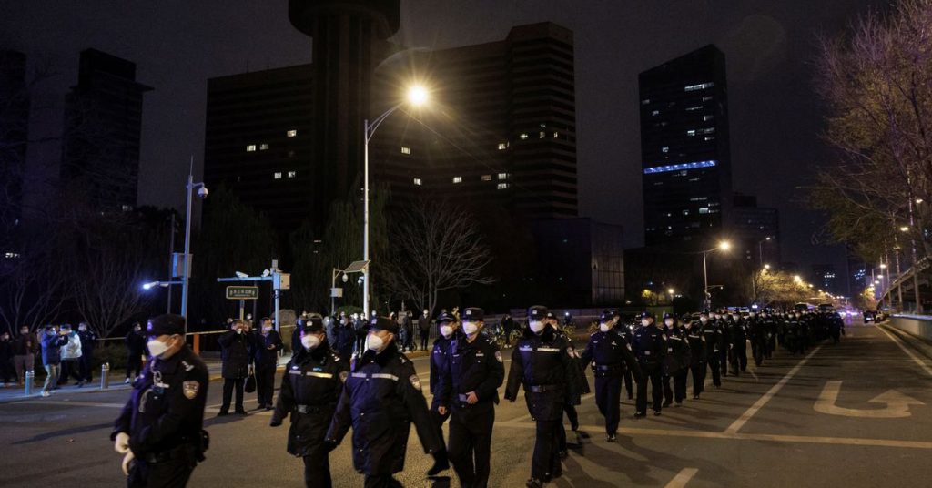 Le proteste per il coronavirus si sono intensificate a Guangzhou mentre la rabbia per il blocco della Cina è esplosa