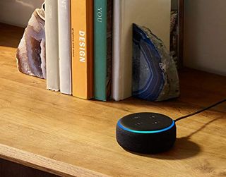 Altoparlante intelligente Alexa Echo Dot (3ª generazione).