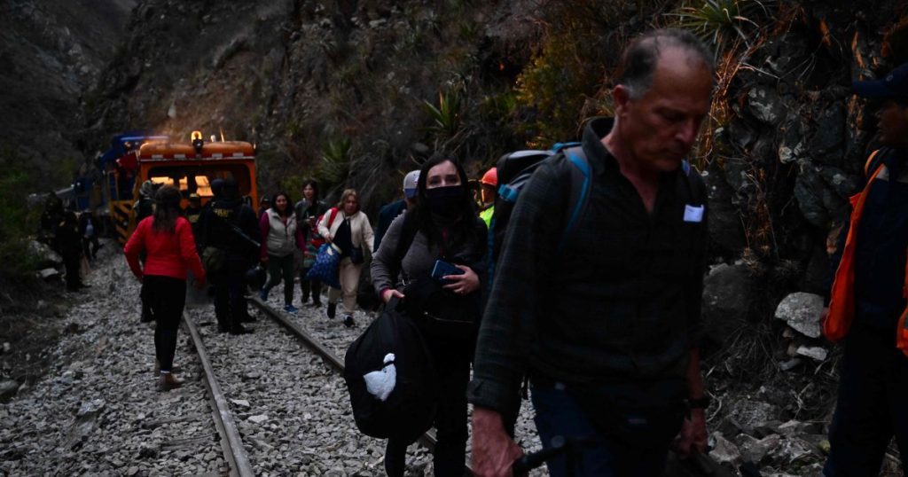 Turisti americani bloccati a Machu Picchu a causa delle proteste mortali in Perù