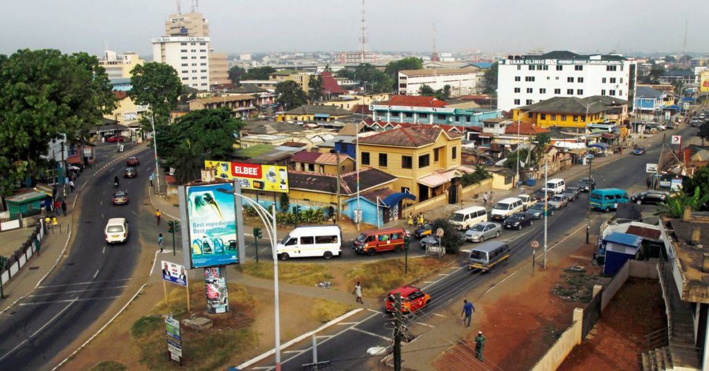 Il Ghana è inadempiente sulla maggior parte del debito estero con l'aggravarsi della crisi economica