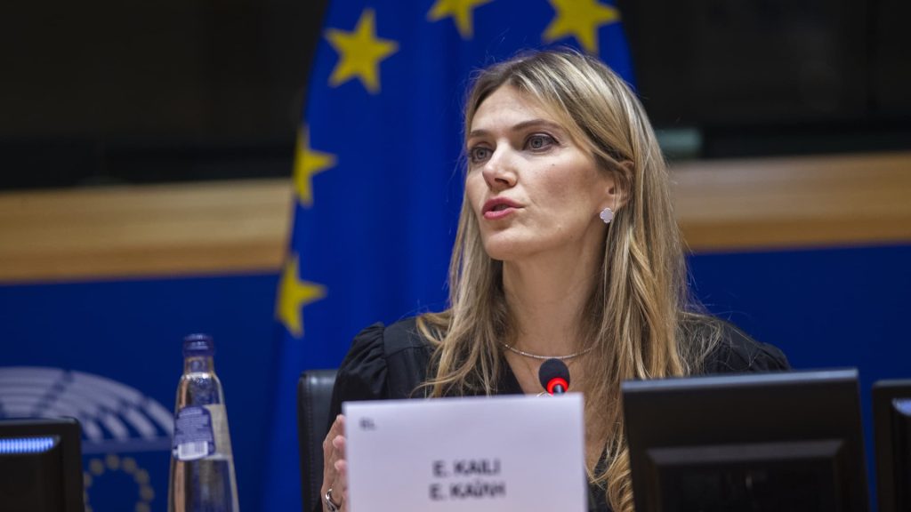 Il Parlamento europeo destituisce Eva Kayley dalla carica di vicepresidente, in seguito alle accuse di corruzione in Qatar
